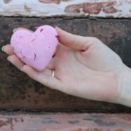 Love Heart Bath Bomb 70g - Ylang & Rose