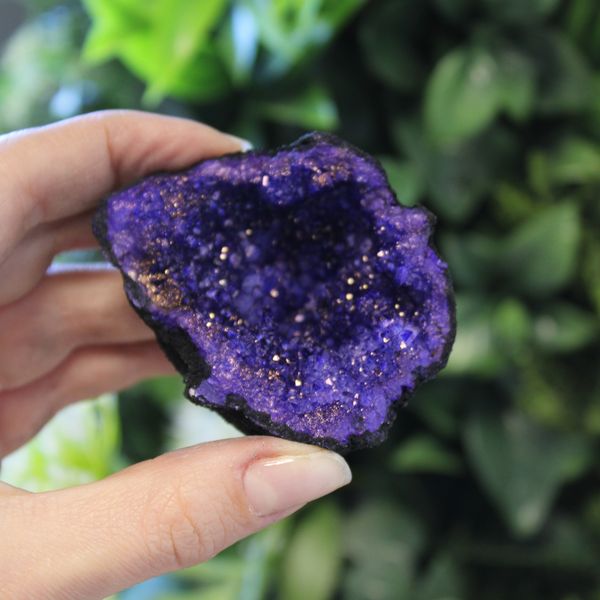 Coloured Calsite Geodes - Black Rock - Turqoise