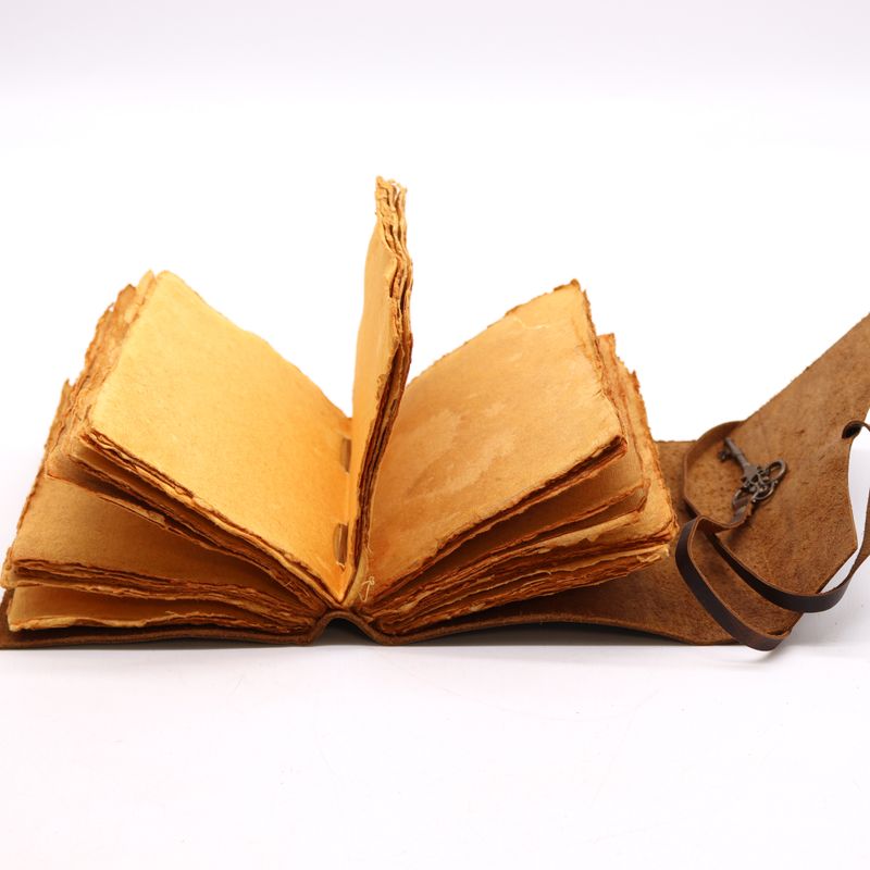 Oiled Leather & Key - 13x18cm