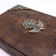 Hefty Red Tan Book - Zinc Rose Decor - 26x18cm