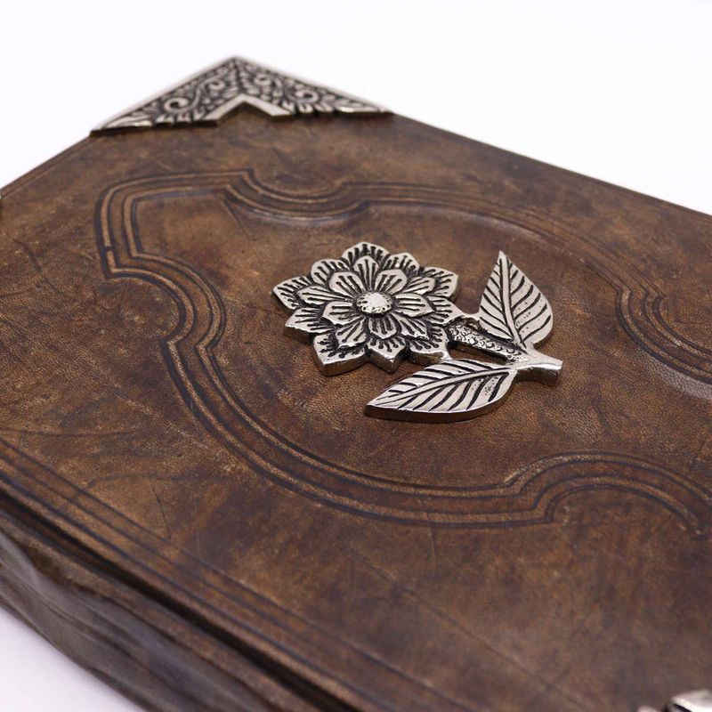 Hefty Red Tan Book - Zinc Rose Decor - 26x18cm