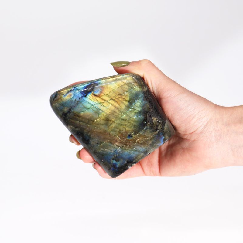 Madagascar Labradorite Large Stone (approx 635-750g 80-110mm)