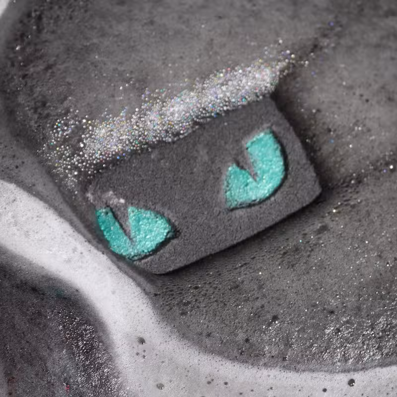Cat’s Eyes bath bomb