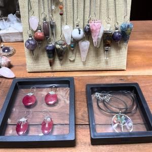 Wholesale Floating Frame Displays - AW Artisan Europe - Giftware Supplier