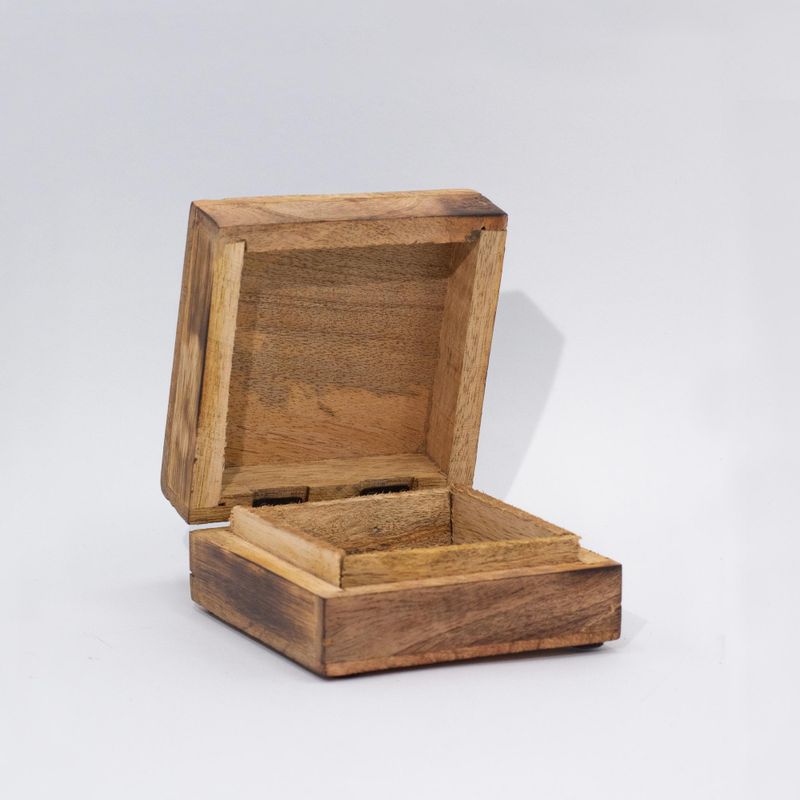 Small Enamelled Square Box 10x10x4.2cm -HOP HARE