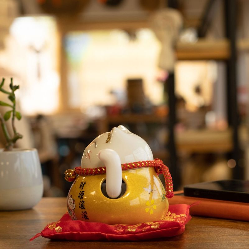 Ceramic Money Cat Moving Hand - Gold on Cushion (battery not included)