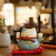 Ceramic Money Cat Moving Hand  - Blue on Cushion (battery not included)