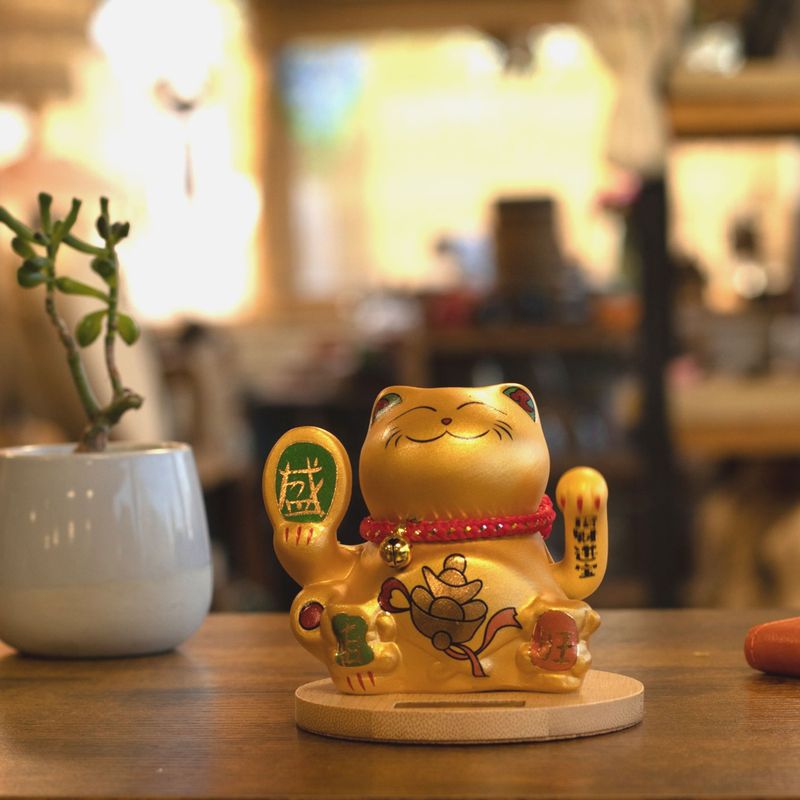 Solar Money Cat Wooden Base - Gold moving Hand