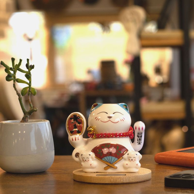 Solar Money Cat Wooden Base  - Blue moving Hand