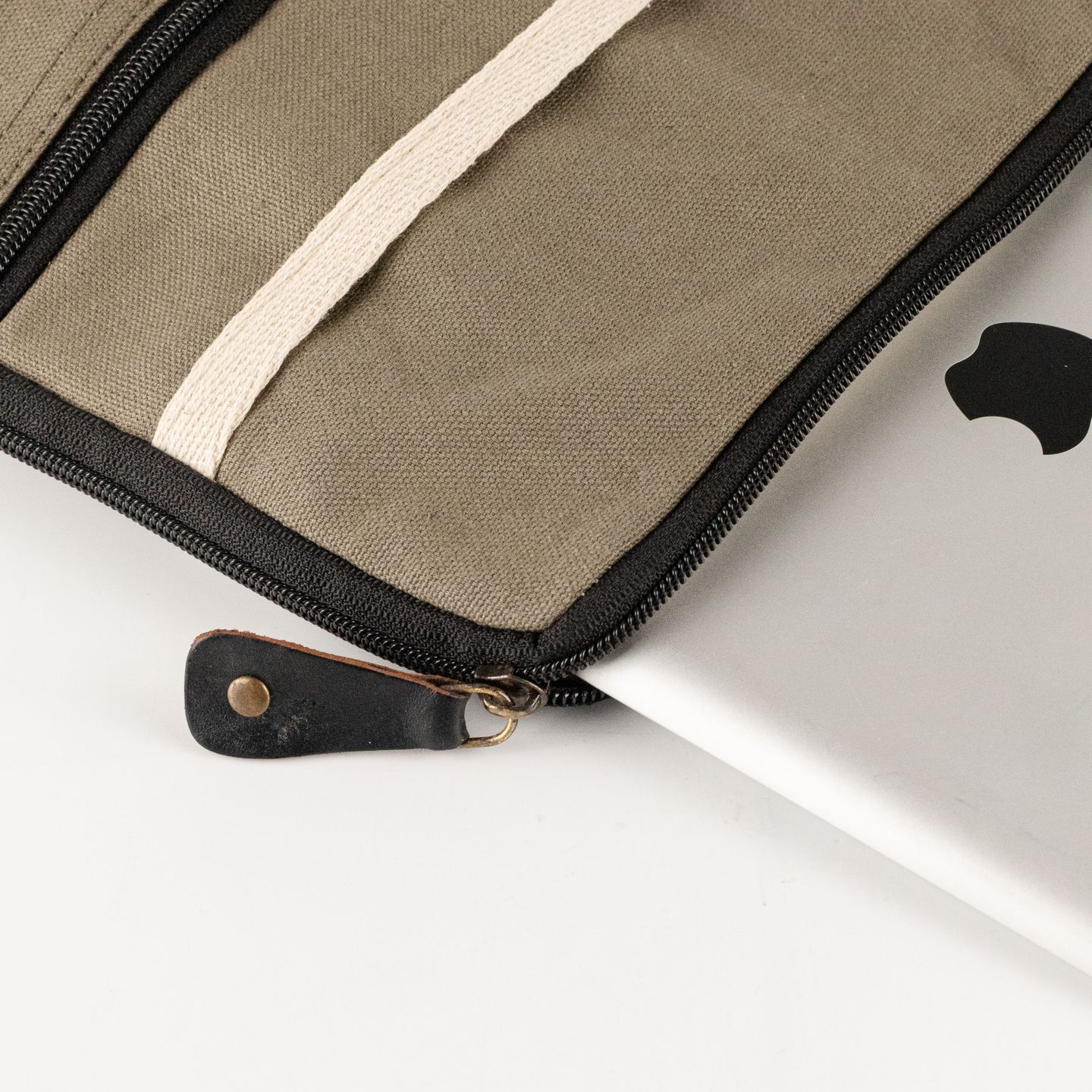 Laptop & Tablet Pouch