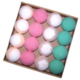 16x Festive Mix Jumbo Bath Bombs