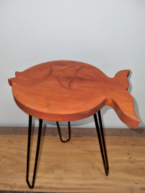 Albasia Wood Fish Stand - Terracotta