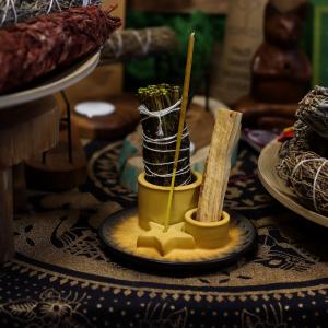 Supplier of Palo Santo and Smudge Holders