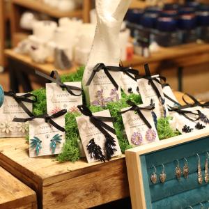 Supplier of Vintage Glass Earrings for Retailers